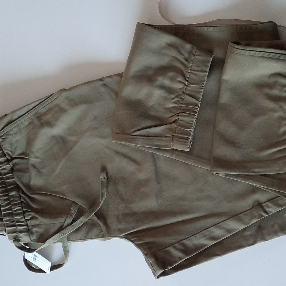 BANANA REPUBLIC TRAVELER NWT JOGGERS LARGE
